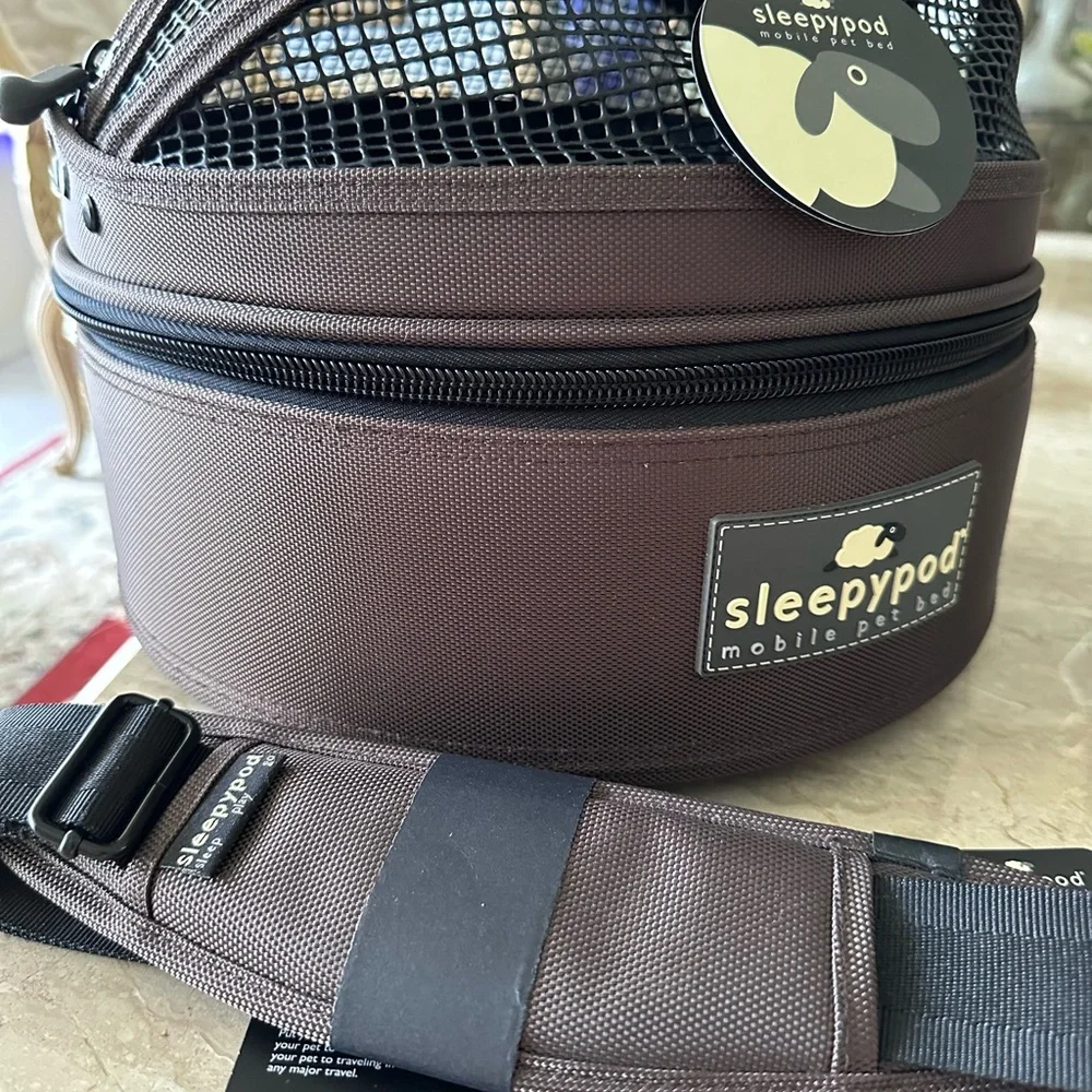 #103 Sleepypod Mini Brown for 3.3 dog. EUC